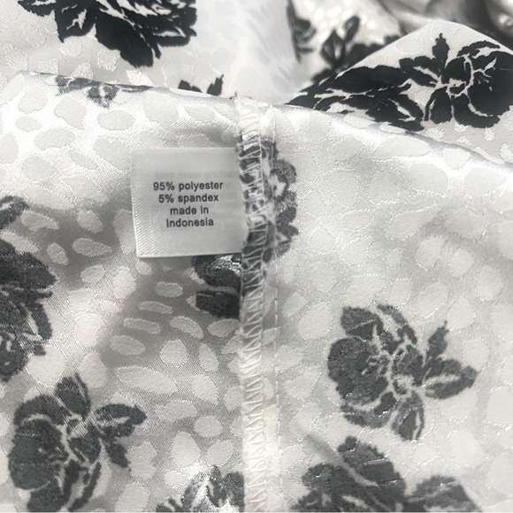 Lane Bryant Women’s Plus Size 24 Metallic Floral Button Front Blouse Business - Picture 8 of 9